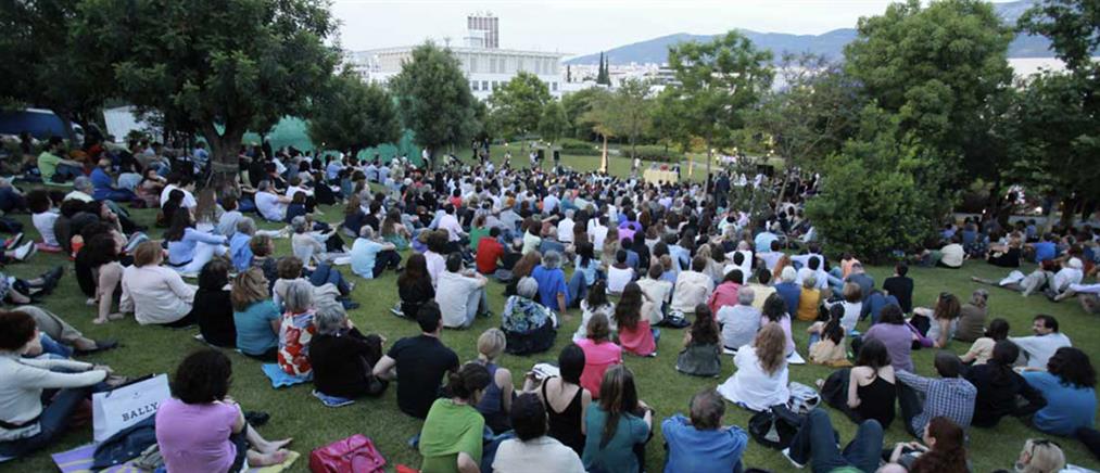 Χιλιάδες θεατές γιόρτασαν στον Κήπο του Μεγάρου τα γενέθλια του Μίκη Θεοδωράκη