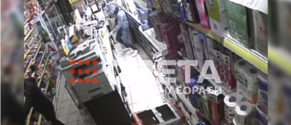 Κρήτη: Βίντεο από ληστεία σε μίνι μάρκετ
