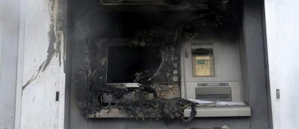 Έκλεβαν ΑΤΜ τραπεζών με έκρηξη στο εσωτερικό τους