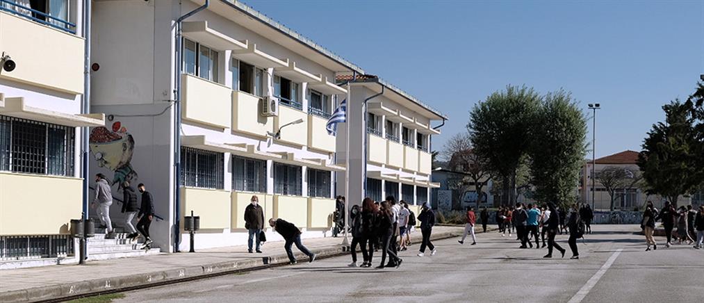 Θεσσαλονίκη: μαθητής αρνήθηκε να κάνει self test - συνελήφθη ο πατέρας του