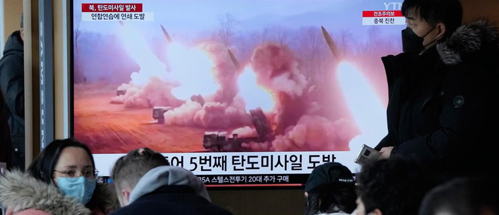 Η Βόρεια Κορέα απαντά με βαλλιστικούς πυραύλους στα γυμνάσια ΗΠΑ - Νότιας Κορέας (εικόνες)
