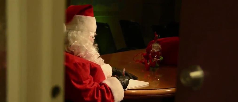 Ο Άγιος Βασίλης ανανέωσε το δίπλωμα πιλότου! (βίντεο)