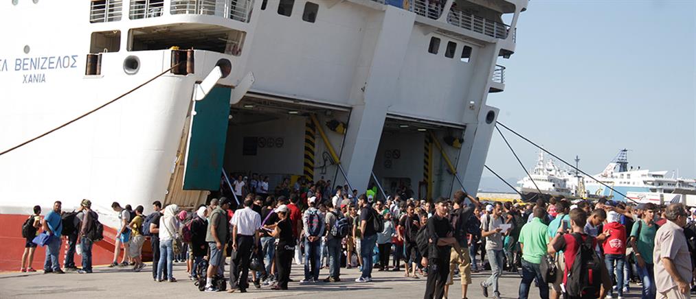 Στη Λέσβο δύο επιβατηγά πλοία για να παραλάβουν μετανάστες