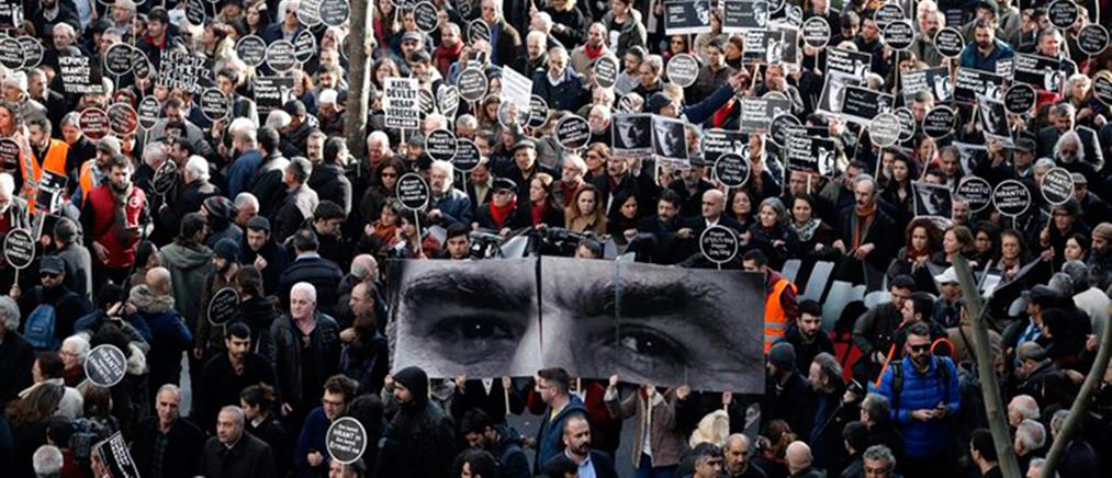 Επεισοδιακές διαδηλώσεις σε Κωνσταντινούπολη και Άγκυρα