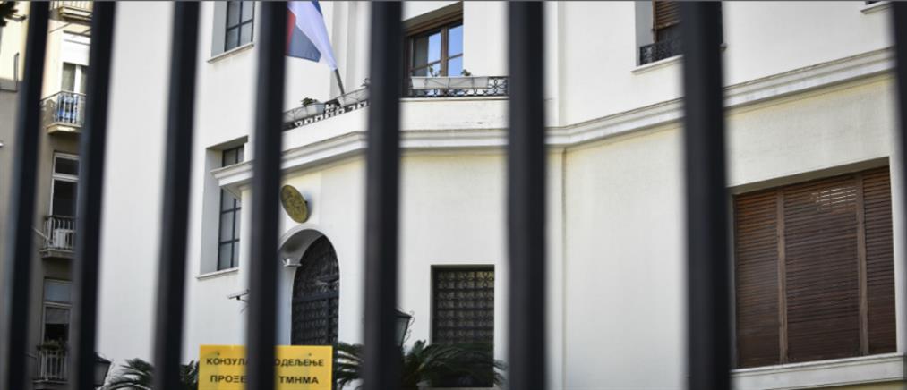 Εισβολή άνδρα με μαχαίρι στην πρεσβεία της Σερβίας