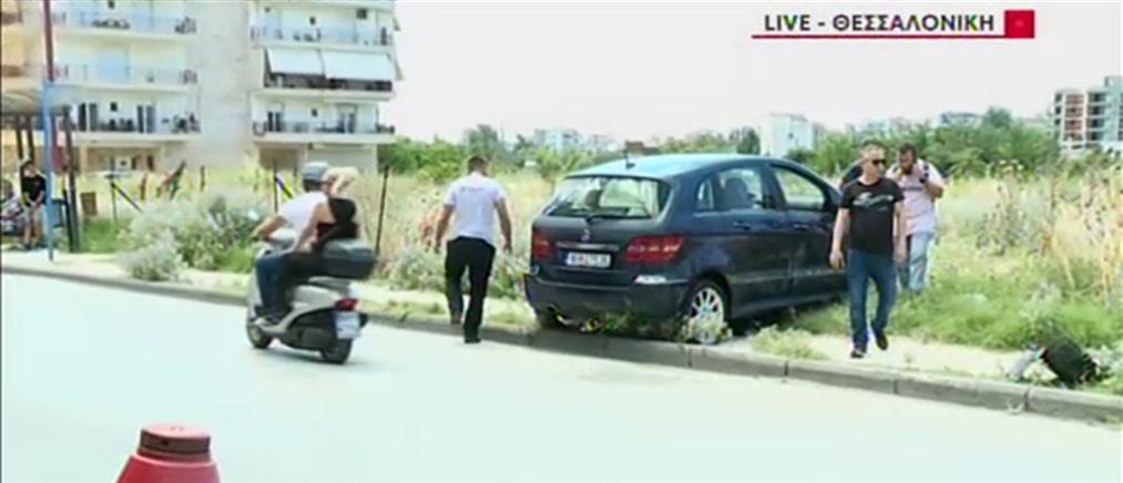 ΟΑΣΘ: Αυτοκίνητο “καρφώθηκε” σε στάση - Παιδιά οι τραυματίες