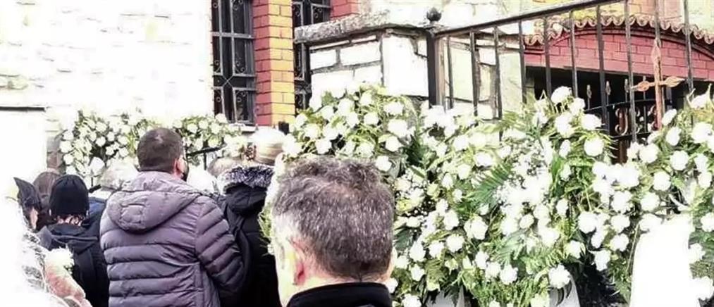 Καρδίτσα - Θάνατος ποδοσφαιριστή: Θρήνος στην κηδεία του 20χρονου (εικόνες)