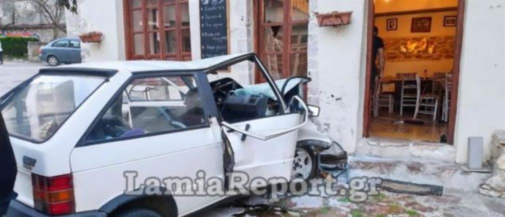 Τροχαίο δυστύχημα: αυτοκίνητο “καρφώθηκε” σε μαγαζί (εικόνες)