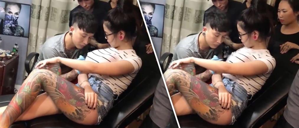 “Έσκασε” το στήθος της ενώ έκανε τατουάζ (βίντεο)