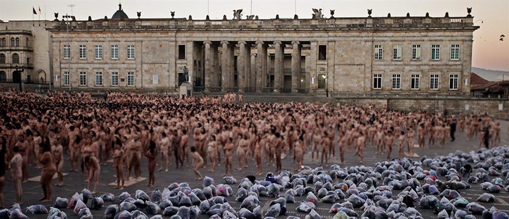 Χιλιάδες Κολομβιανοί πόζαραν γυμνοί για την ειρήνη (φωτο)