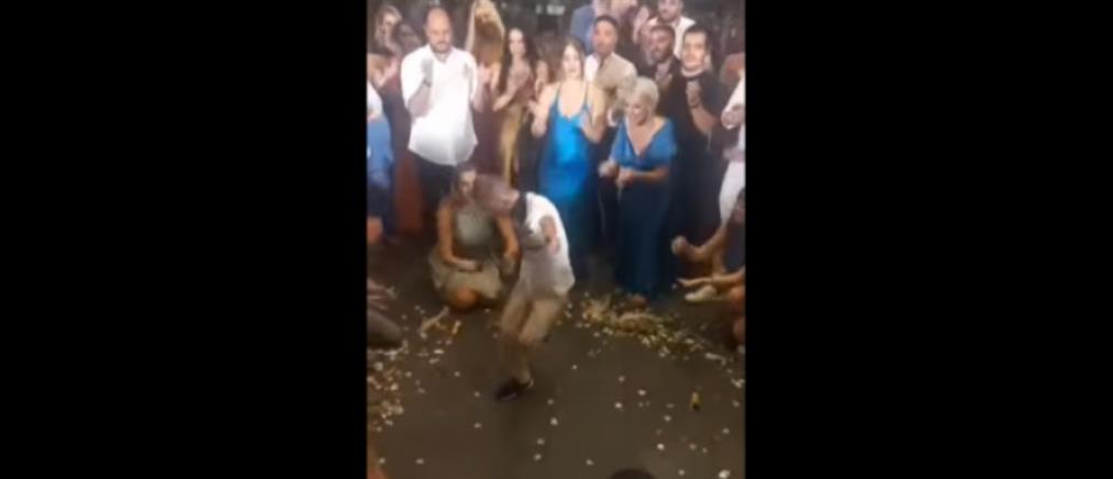 Κάτω Αχαϊα - Γάμος: Παιδί με σύνδρομο Down χορεύει ζεϊμπέκικο και αποθεώνεται (βίντεο)