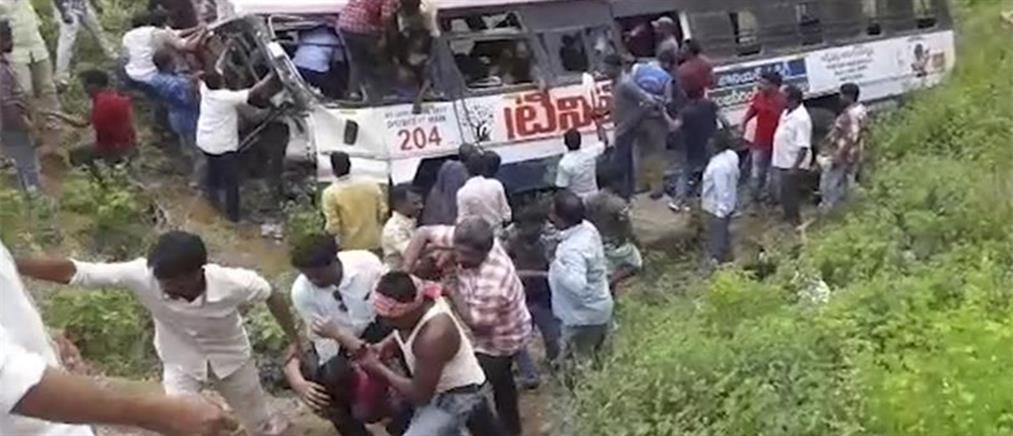 Λεωφορείο που μετέφερε προσκυνητές έπεσε σε γκρεμό