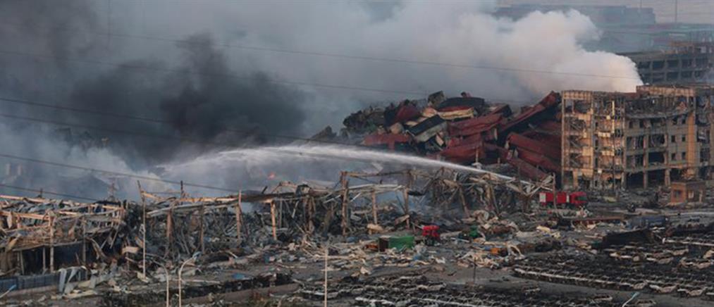 Σκηνές “Αποκάλυψης” μετά τις εκρήξεις στο λιμάνι Τιαντζίν της Κίνας