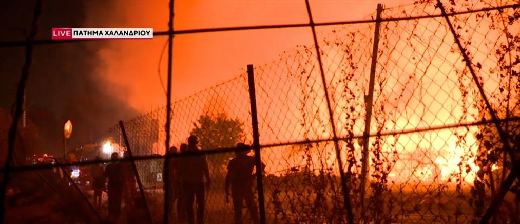 Χαλάνδρι: Φωτιά σε εργοστάσιο ξυλείας (βίντεο)