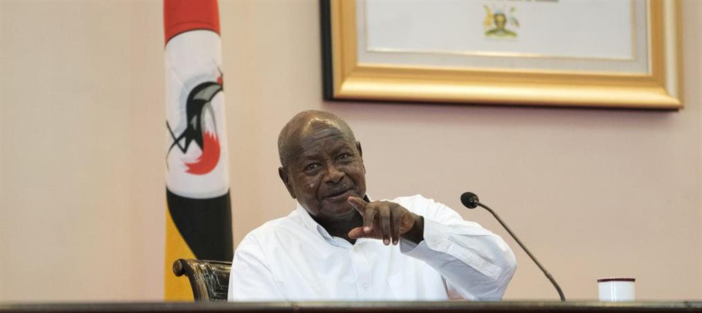 Ο Πρόεδρος της Ουγκάντα απαγορεύει δια νόμου το στοματικό σεξ! (βίντεο)