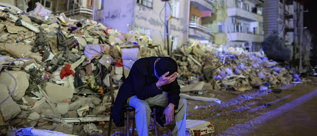 Σεισμός στην Τουρκία: Διακοπή προγράμματος σε τηλεοπτικά κανάλια που επέκριναν την αντίδραση του Ερντογάν