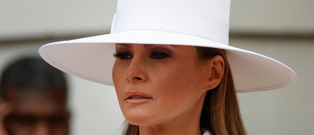 Μελάνια Τραμπ: Στο “σφυρί” το λευκό καπέλο της