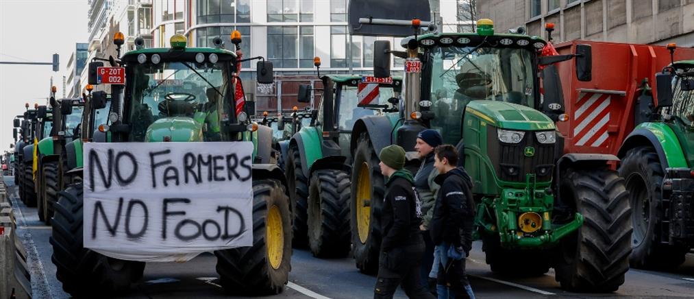Βέλγιο: Αγρότες με τρακτέρ πήγαν στο σπίτι του πρωθυπουργού (εικόνες)