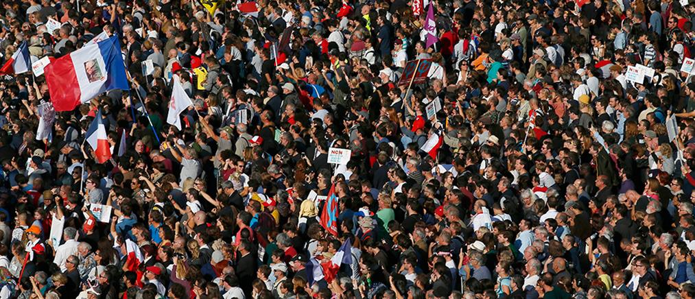 Στους δρόμους οι Γάλλοι ενάντια στην εργασιακή μεταρρύθμιση