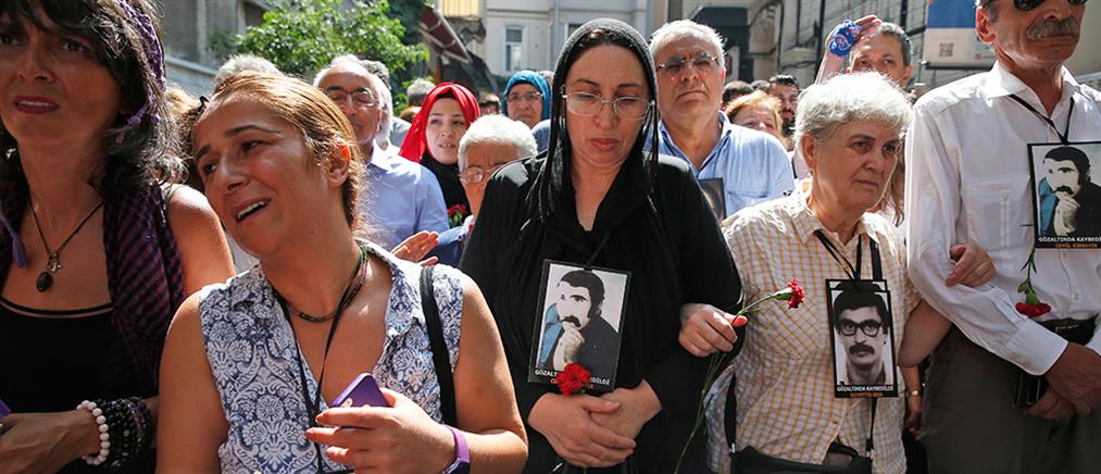 Ο Ερντογάν έβγαλε τεθωρακισμένα για να διαλύσουν τις “Μητέρες του Σαββάτου”(εικόνες)