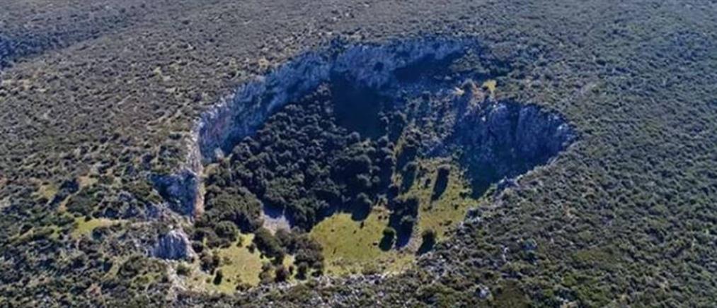 Βοιωτία: O μυστηριώδης κρατήρας που διχάζει τους επιστήμονες (βίντεο)