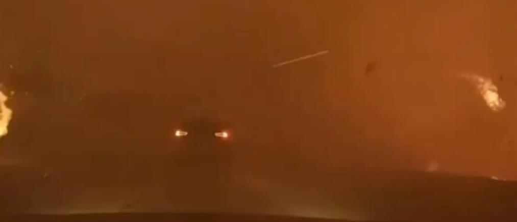 Καναδάς: Κόλαση φωτιάς - Αυτοκίνητο περνά μέσα από τις φλόγες (βίντεο)