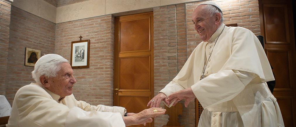 Πάπας Φραγκίσκος: Ο Βενέδικτος είναι “πολύ άρρωστος” - “Προσευχηθείτε γι' αυτόν”