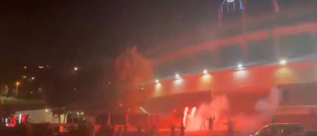 Φενέρμπαχτσε: Με μπαλτά πήγαν οπαδοί της στο γήπεδο της Μπεσίκτας (βίντεο)