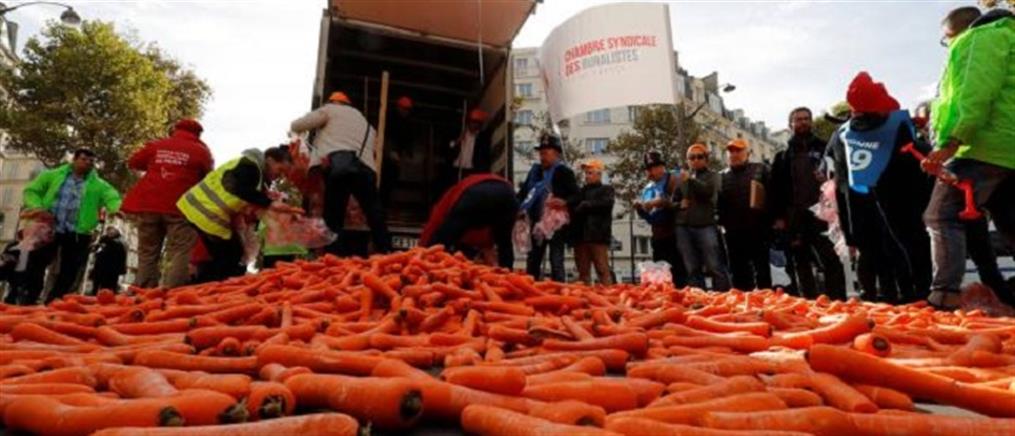 Διαμαρτυρία με …καρότα για την αύξηση της τιμής των τσιγάρων (βίντεο)