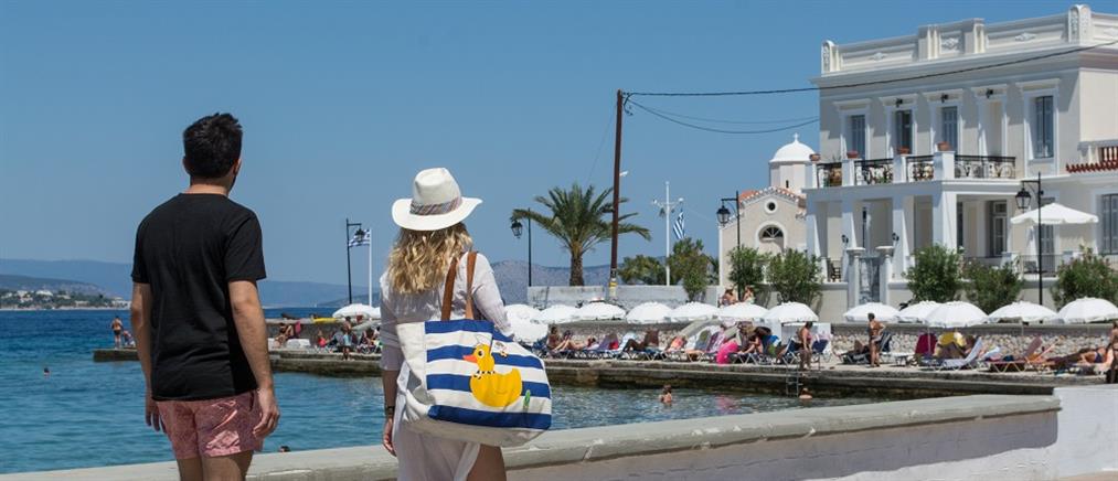 Λιγότεροι οι ξένοι τουρίστες στην Ελλάδα