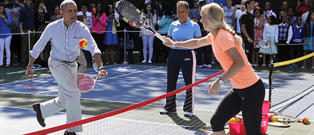 Δείτε τον Ομπάμα να παίζει τένις με την Βοζνιάκι!