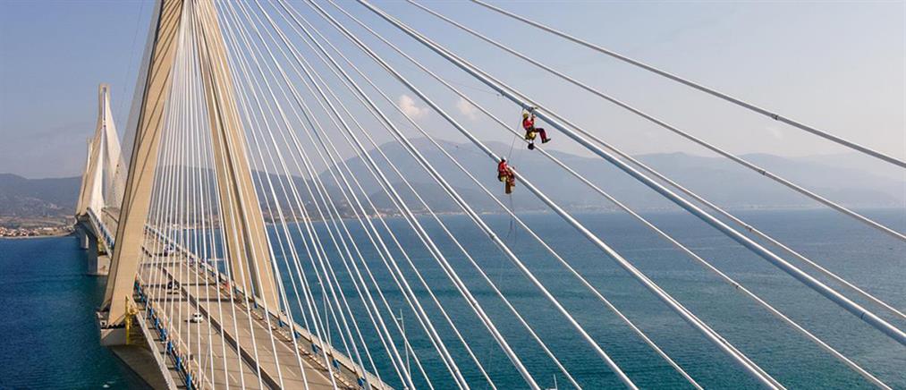 Γέφυρα Ρίου - Αντιρρίου: Κόβουν… την ανάσα οι εργασίες Γάλλων αλπινιστών (εικόνες)