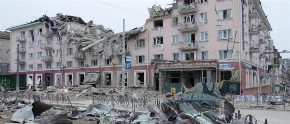 Πόλεμος στην Ουκρανία: Ρωσικός πύραυλος έπεσε στην κεντρική πλατεία της Τσερνίχιβ