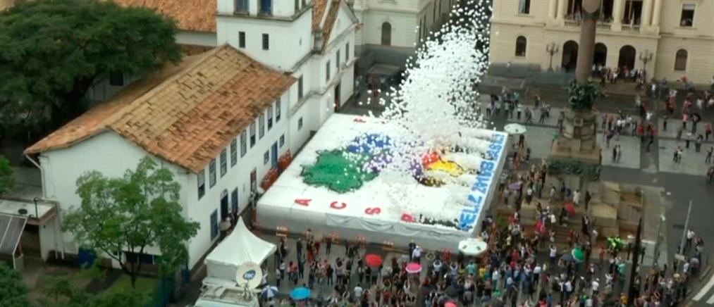 Με μπαλόνια υποδέχονται το 2018 στο Σάο Πάολο (βίντεο)