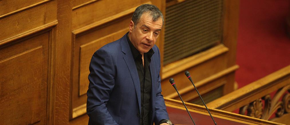 Θεοδωράκης: Η χώρα βαδίζει σε ναρκοπέδιο, οι ευθύνες είναι ιστορικές