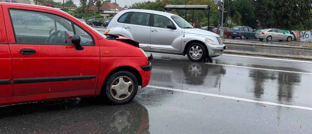 Τροχαίο - Θεσσαλονίκη: Καραμπόλα πέντε αυτοκινήτων στον Περιφερειακό