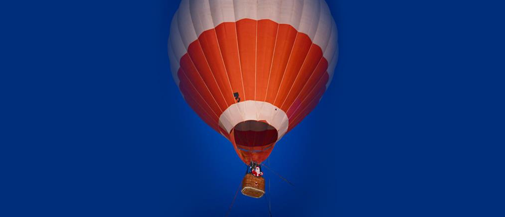 Με αερόστατο έφτασε ο Άη Βασίλης στην Ονειρούπολη της Δράμας (φωτό)