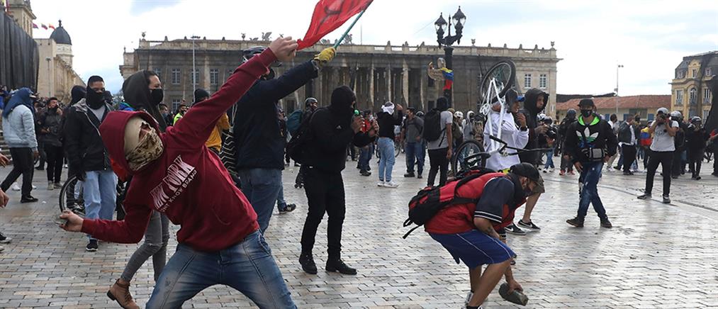 Κολομβία: στους δρόμους χιλιάδες διαδηλωτές (εικόνες)