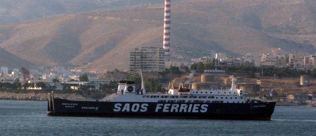 Ακυβέρνητο πλοίο στα ανοιχτά του λιμανιού του Πειραιά