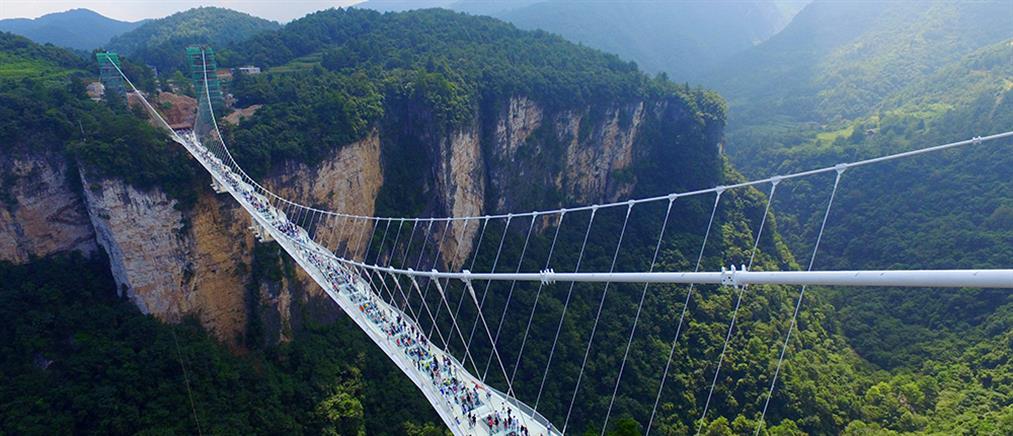 Δείτε την ψηλότερη γυάλινη γέφυρα του κόσμου (φωτο)