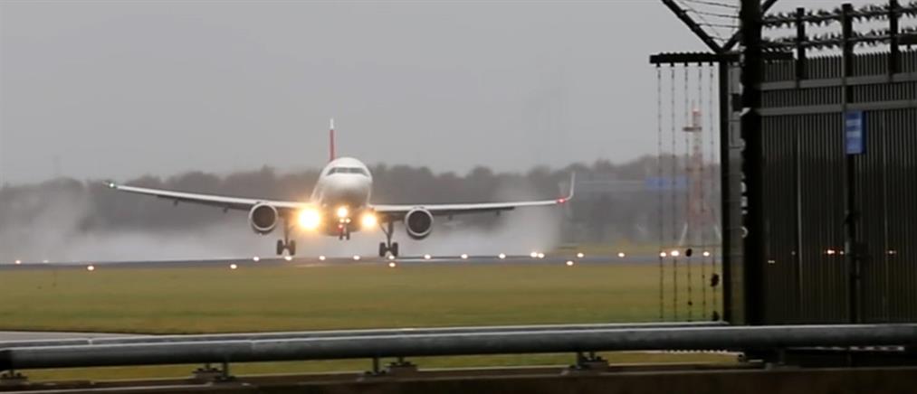 Αναγκαστική προσγείωση αεροσκάφους λόγω απειλής για βόμβα