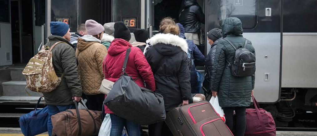 Ουκρανία - Προσφυγικές ροές: Ανθρωπιστική βοήθεια στην Πολωνία ετοιμάζει η Αθήνα