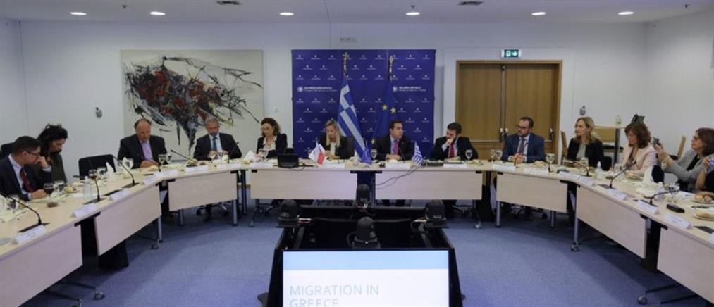 Μεταναστευτικό: Ο Μηταράκης ενημέρωσε τους πρέσβεις της ΕΕ