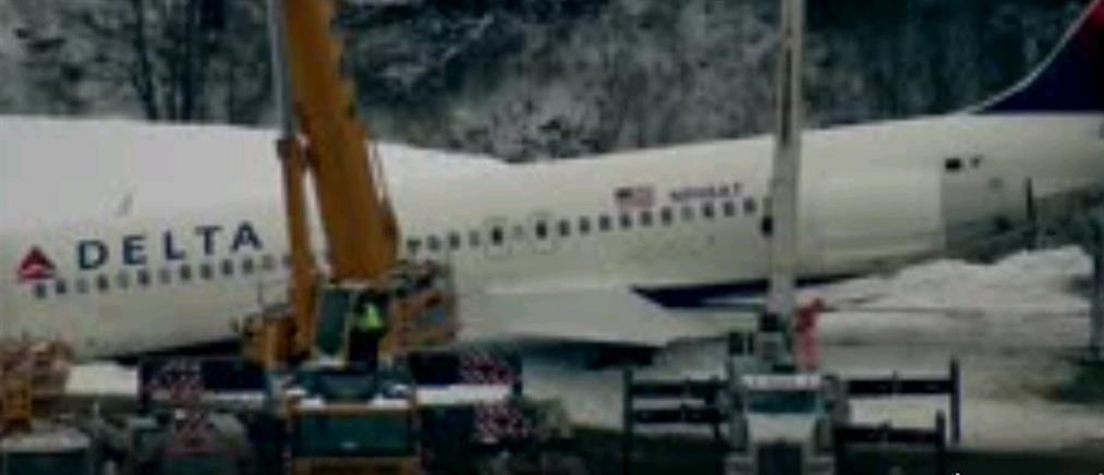 Αεροπλάνο βγήκε εκτός διαδρόμου (βίντεο)