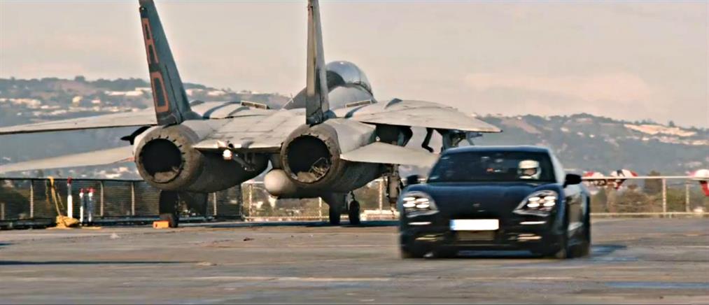Porsche Taycan: “Απογείωση” πάνω σε αεροπλανοφόρο (βίντεο)
