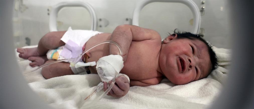 Σεισμός στη Συρία: Το μωρό που γεννήθηκε στα συντρίμμια έχασε την οικογένειά του (εικόνες)