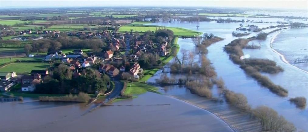 Βιβλικές καταστροφές από τις πλημμύρες στην Βρετανία! (βίντεο)