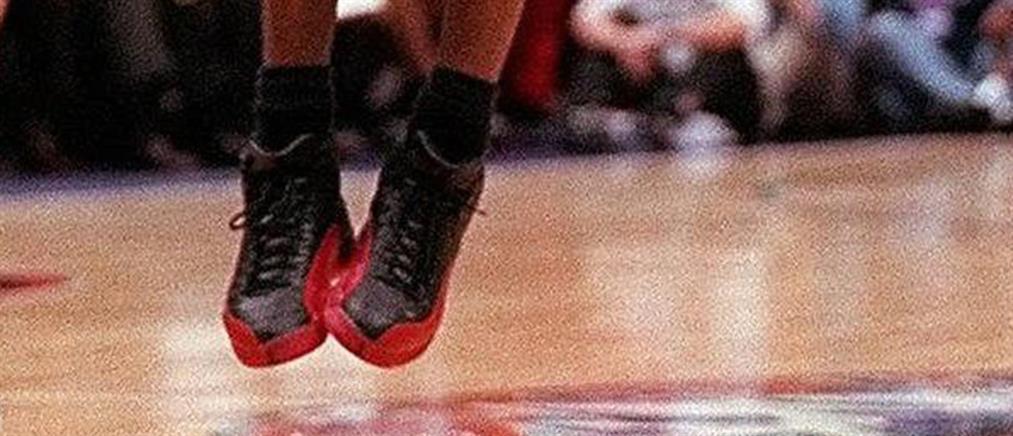 NBA - Μάικλ Τζόρνταν: “χρυσάφι” για τα παπούτσια του (εικόνες)