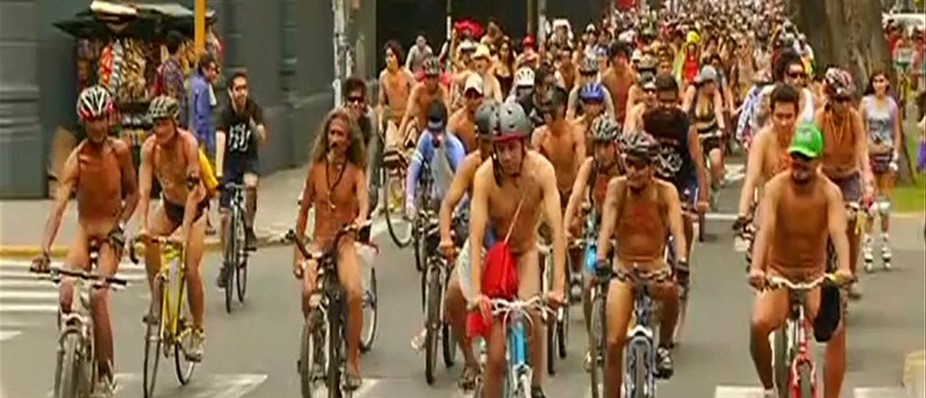 Γυμνοί ποδηλάτες στους δρόμους της πρωτεύουσας