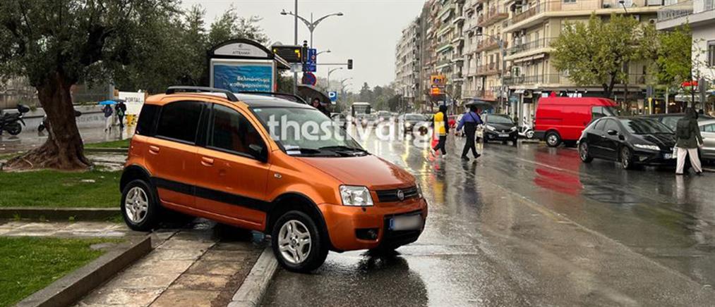 Κακοκαιρία “ILINA” – Θεσσαλονίκη: Ο αέρας παρέσυρε σταθμευμένο αυτοκίνητο (εικόνες)